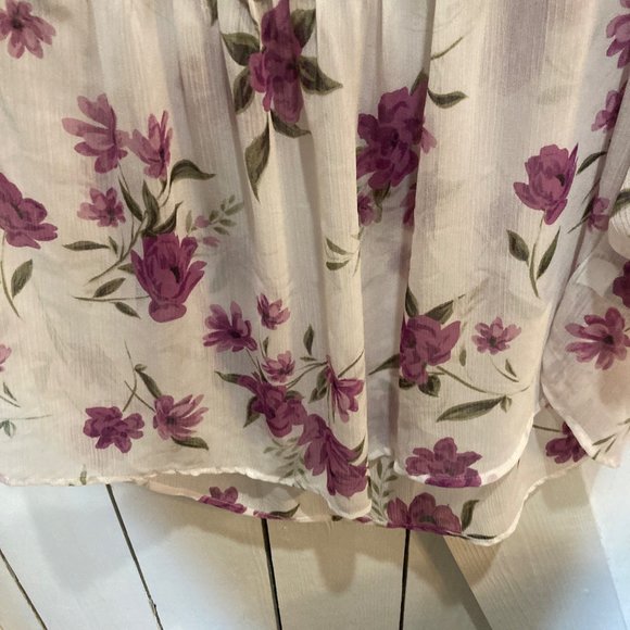 Torrid WHITE FLORAL CHIFFON PINTUCK BLOUSE 3x - Picture 8 of 12